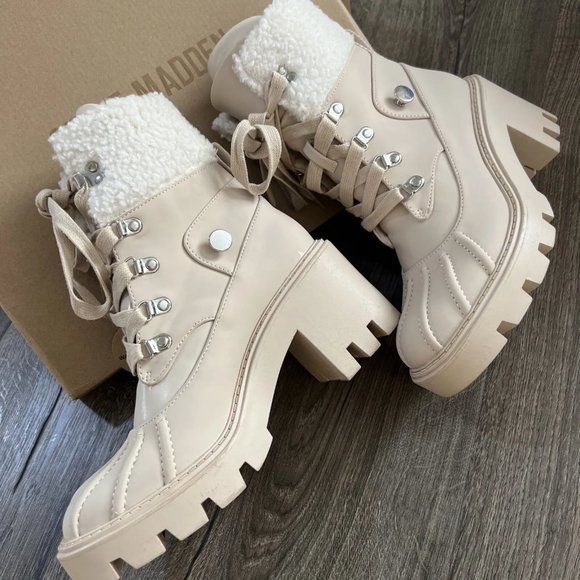 Steve Madden Women's Northern Lug-Sole Duck Booties Floor Model Check Pics B4HP - Picture 3 of 9